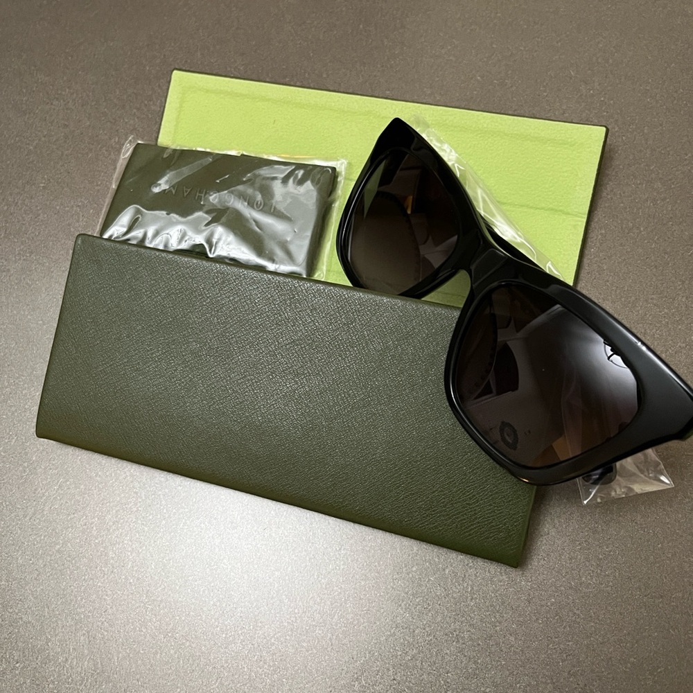 Longchamp Black Sunglasses with Green Case - Picture 3 of 7